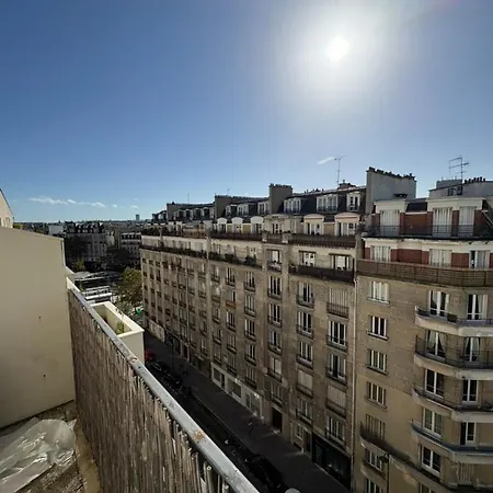 Sur Les Toits De * Paris